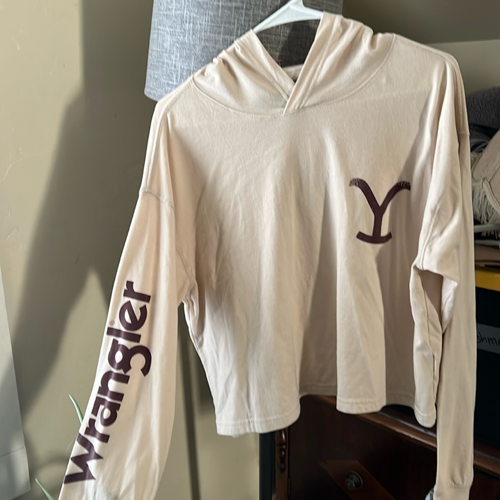 Yellowstone T-shirt hoodie with no stains slightly worn. Slightly cropped too.
